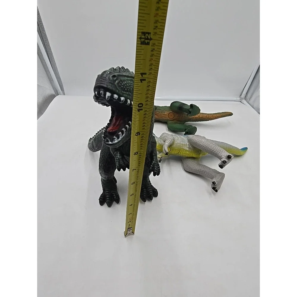 Lot Of 3‎ Dinosaur Action Figures Jurassic World T Rex Triceratops Toys